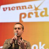 Prominente Redner bei Regenbogenparade