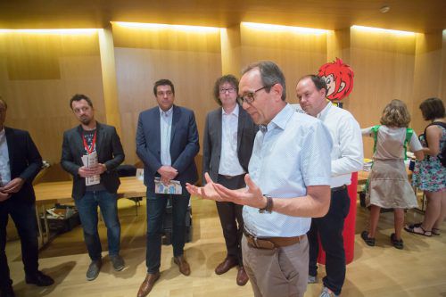 Er ist seit 2012 bei der Buch am Bach dabei und erklärt gerne, warum Leseförderung wichtig ist (hier: 2017).  VN/STEURER