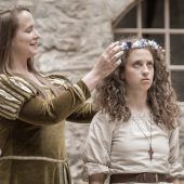 „Die Päpstin“ kommt auf die Burg Gutenberg in Balzers, wo Akteure aus der Region Theater spielen