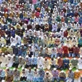 Millionen Muslime feiern „Eid al-Fitr“