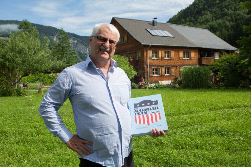 Günter Bischof kann zu Recht stolz sein auf sein umfassendes Werk über den Marshallplan.  Foto: VN/Hartinger