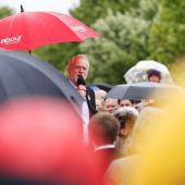 Corbyn will Theresa May aus dem Amt treiben