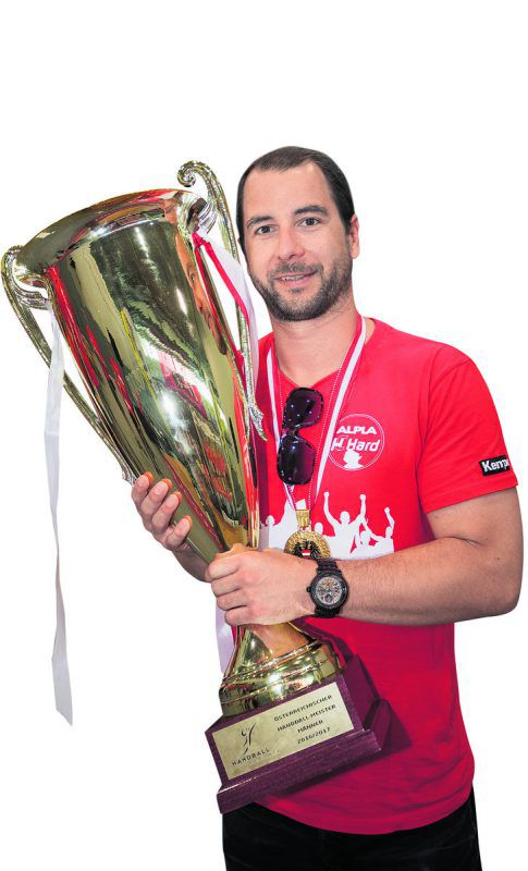 Michael Knauth ist mit elf Meistertiteln nun der höchstdekorierte Spieler der Handball-Liga Austria. Fotos: VN/Sams