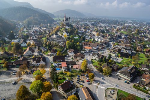 Im Ortskern von Rankweil, am Fuß der Basilika, soll ein Traditionsgasthaus wiederbelebt und neuer Wohnraum geschaffen werden.  VN/Hartinger