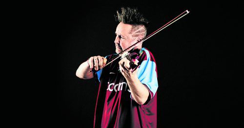 Mit seiner Neu-Interpretation von Vivaldis „Die vier Jahreszeiten“ gastiert Nigel Kennedy im Festspielhaus. Foto: veranstalter