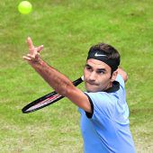 Federer hält Kurs auf Halle-Titel