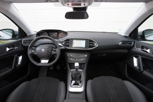 Peugeot 308 SW: Der kompakte Franzose ist seit drei Jahren im Dienst. Demnächst wird er optisch und technisch aufgefrischt.