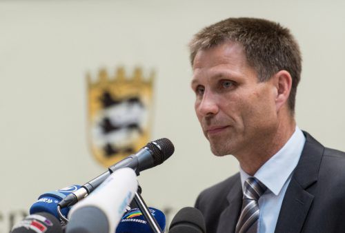 Richard Kerber, Leiter der Sonderkommission „Erle“, berichtet über die Spurensuche und die Festnahme des Tatverdächtigen. Foto: dpa
