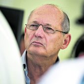 Dennis verkauft McLaren-Anteile