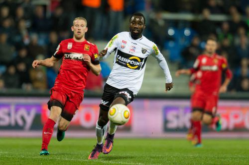 Spielt für Kamerun beim Confed-Cup: Moumi Ngamaleu Foto: apa