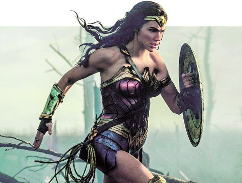 „Wonder Woman“ ist wild entschlossen, dem kriegerischen Treiben ein Ende zu setzen. Foto: Warner Bros.
