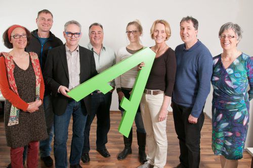 Allmenda-Vorstand Gernot Jochum-Müller (3. v. l.) mit dem engagierten Allmenda-Social-Business-Team. Foto: allmenda