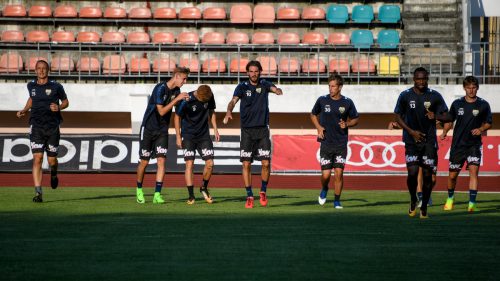 Altachs Spieler durften sich beim Abschlusstraining vor dem Europa-League-Rückspiel schon mal einen Eindruck vom DASK Bretski-Stadion in Brest machen. Fotos: gepa