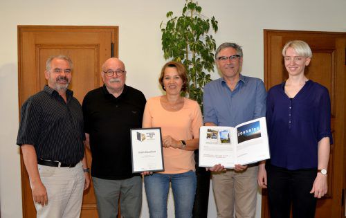Bürgermeisterin Andrea Kaufmann nahm den Preis entgegen.  Foto: VA