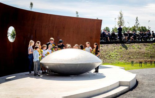 Das Mahnmal soll an die 298 Verstorbenen erinnern. reuters