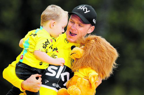 Der Löwe gehört uns: Tour-Triumphator Christopher Froome mit Sohnemann Kellan. Foto: reuters