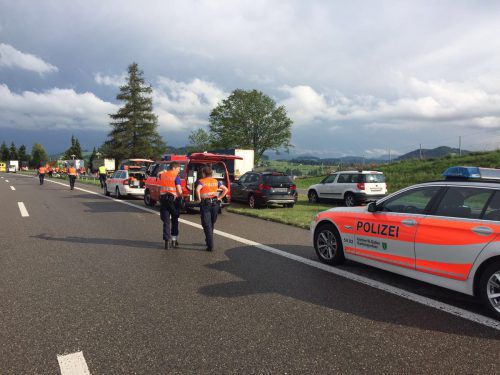 Der Mann wurde auf der Autobahn von einem Pkw erfasst.  Kapo