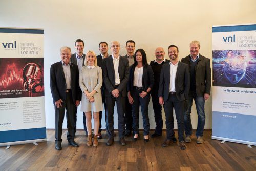 Der Vorstand und die Mitarbeiter des Verein Netzwerk Logistik mit dem neuen Obmann Michael Dallinger (5. v. l.).  Foto: VNL