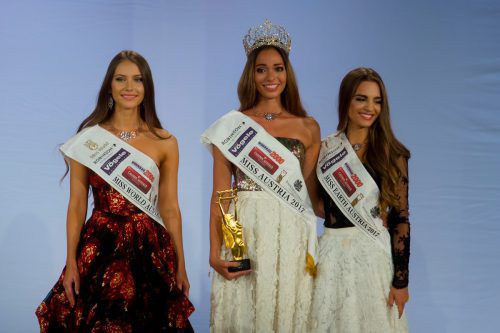 Die drei Siegerinnen: Sarah Chvala aus Wien (Miss World Austria), Celine Schrenk aus Niederösterreich (Miss Universe Austria) und Bianca Kronsteiner aus Oberösterreich (Miss Earth Austria).  Fotos: VN/Paulitsch