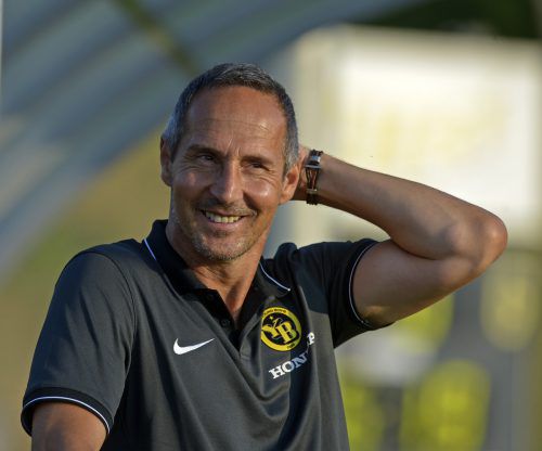 Die neue Saison beginnt für Hütter gleich mit dem Schlagerspiel Vizemeister gegen Meister aus der Vorsaison. Foto: gepa