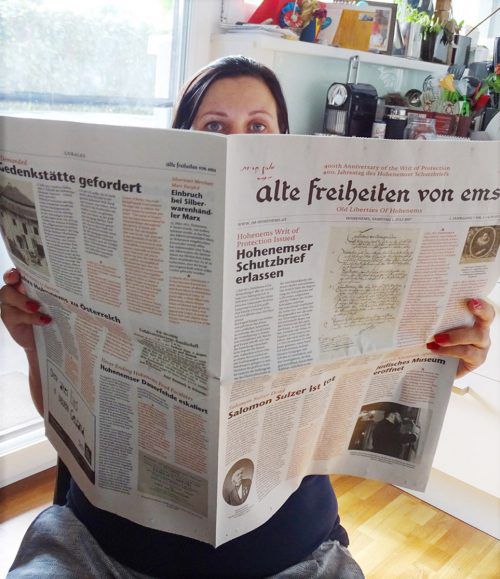 Die Zeitungsausgabe „Alte Freiheiten von Ems“ gibt einen Überblick über die jüdische Geschichte der Stadt. Foto: tf
