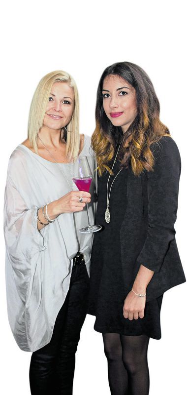 Feierlaune: Patricia Schneider (l.) und Damla Sarikamis Fotos: Franc