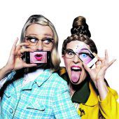 Das Kabarett „Sister App“ von Hutzenlaub & Stäubli findet am Samstag am Marktplatz Rankweil statt, 21 Uhr