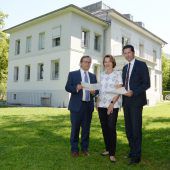 Sparkasse finanziert Stadtbücherei