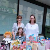 Ein Flohmarkt für Spielzeug in der Stadt