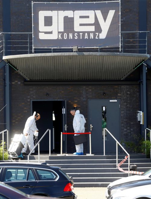 Hunderte Gäste befanden sich in der Disco, als die Schüsse fielen. Zahlreiche rannten in Panik nach draußen. Fotos: dpa; Rts