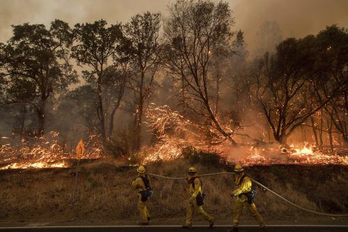 In Kalifornien stehen hunderte Hektar Wald in Flammen. Auch in Kanada ist die Lage prekär. Foto:AP