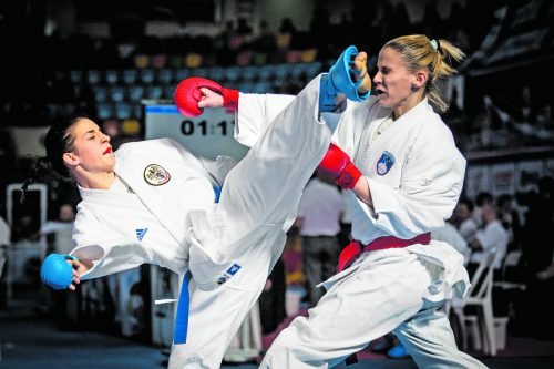 Karate-Lady Bettina Plank (l.), Vorarlbergs Sportlerin der letzten beiden Jahre, zählt im Kumite bis 55 kg zu den Medaillenanwärtern bei den World Games in Polen. Foto: ÖKB/Roth