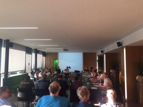 Nach einer sachlichen Diskussion stimmte die Gemeindevertretung einstimmig für weitere Verhandlungen mit der IRR.  Foto: doh