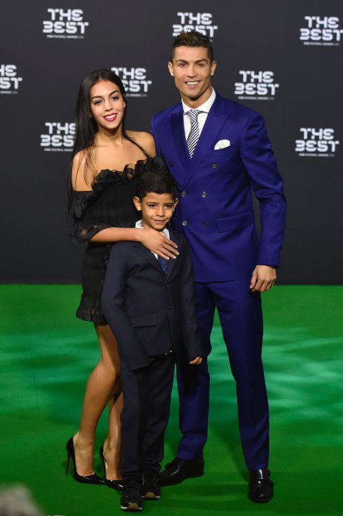 Ronaldo mit seinem Sohn Cristiano Ronaldo Jr. und Georgina.