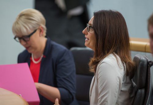 Sabine Scheffknecht (links) und Martina Pointner: Zum letzten Mal gemeinsam im Landtag.  Foto: VN/Steurer