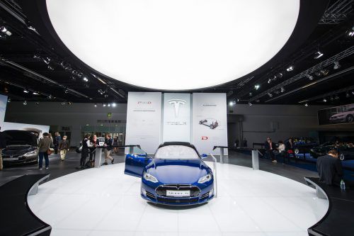 Selbstfahrende AutosInnovationsvorreiter wie Alphabet oder Tesla haben ihre Vision von selbstfahrenden Autos bereits vor Jahren vorangetrieben. Bis zum vollständig autonomen Fahren werden zwar noch Jahre vergehen, der Trend dorthin ist aber unverkennbar.