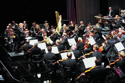 VN-Abonnenten können 3 x 2 Karten für das dritte Orchesterkonzert unter der Leitung von Constantinos Carydis gewinnen. Foto: mathis