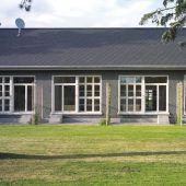 Architekt und Bauherren geben guten Rat vor Ort
