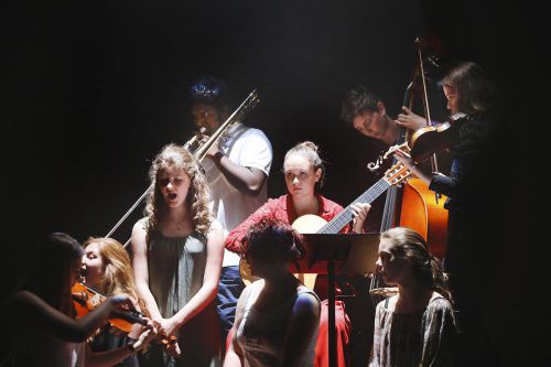 Vor der offiziellen Festspieleröffnung sind die Jungen dran: „Die Töneschmuggler“ erfreuten gestern Abend in Bregenz. Foto: BF/Anja Köhler