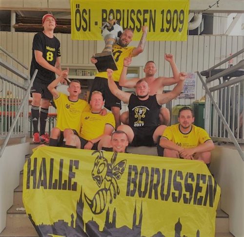 Vorarlbergs Borussia-Fans sind heute im Altacher Station. Foto: Sturn