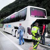 Reisebus sorgt für Feuerwehreinsatz