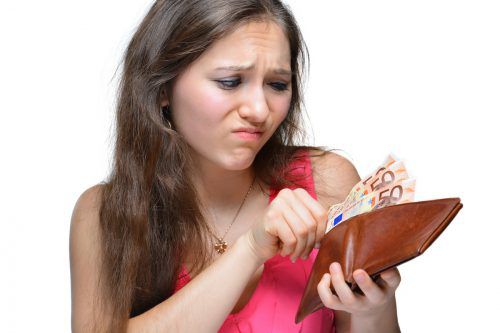 Wenn es ums Gehalt geht, befindet sich im Portmonnaie von Frauen weniger Geld.