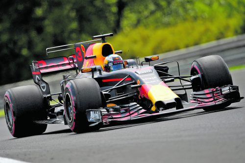 Zwei Bestzeiten am ersten Trainingstag in Budapest: Red-Bull-Fahrer Daniel Ricciardo stahl den Stars am Hungaroring die Show.  Foto: gepa