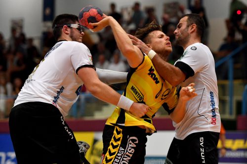 Am Samstag wartet im EHF-Cup auf Neo-Kapitän Lukas Frühstück die nächste Reifeprüfung. Foto: GEPA