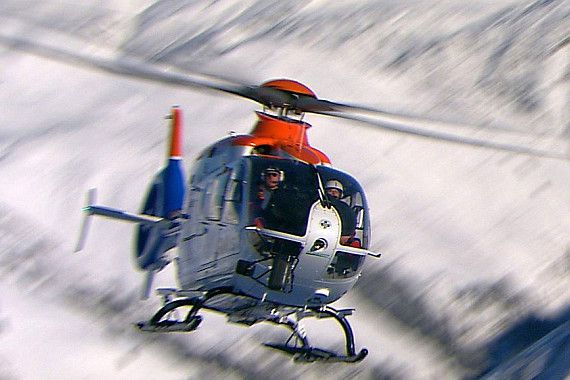 Der Snowboarder wurde mit dem Hubschrauber ins Spital geflogen. Wucher