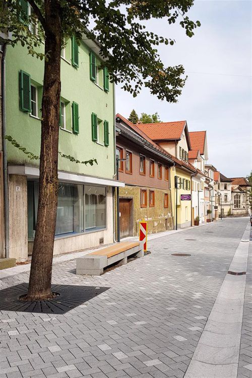 Auch die Sitzgelegenheiten in der Marktstraße und die Bepflanzung mit Bäumen sind neu.