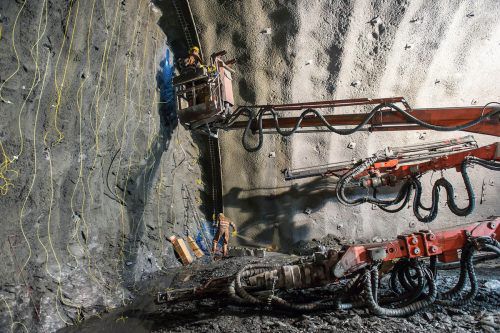 Beim Bau fallen 17 Millionen Kubikmeter Gesteinsschutt an, das entspricht fast sieben Cheops-Pyramiden.  BBT