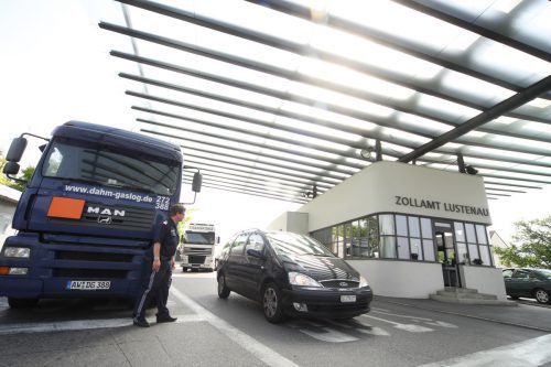 Beim Grenzübergang Lustenau zur Schweiz ist die Situation für den Zoll besonders prekär. Foto: VN