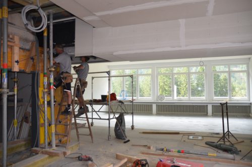 Bis Schulanfang soll das Lehrerzimmer saniert sein. Foto: Dob
