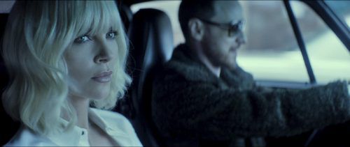 Charlize Theron stellt als eiskalte Kampfmaschine alles in den Schatten. Foto: Universal
